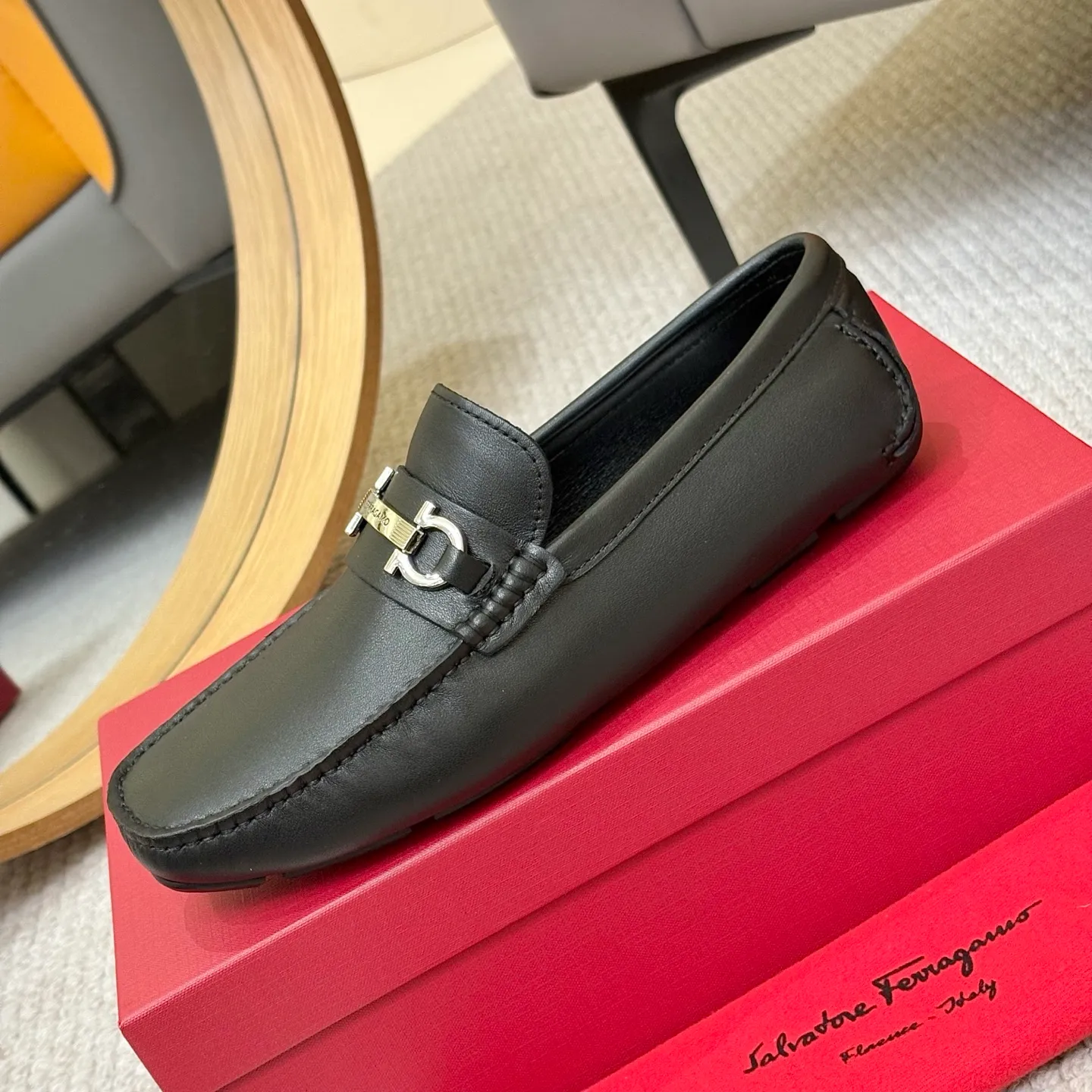 Men's men's shoes 💰420 (Yangli) Ferragamo 〰Ferragamo 2⃣️0⃣️2⃣️5️⃣ New series 👊🏻 Upper 🇮🇹 Italian imported calfskin, original outsole molding. Water-dyed sheepskin lining. The identity of every successful man is set off, and the upper and lower shoes are elegant and stable🚶🏻🚶🏻The high-end custom counter original replica is an eternal classic🔍️Number of codes: 38-46 with counter packaging